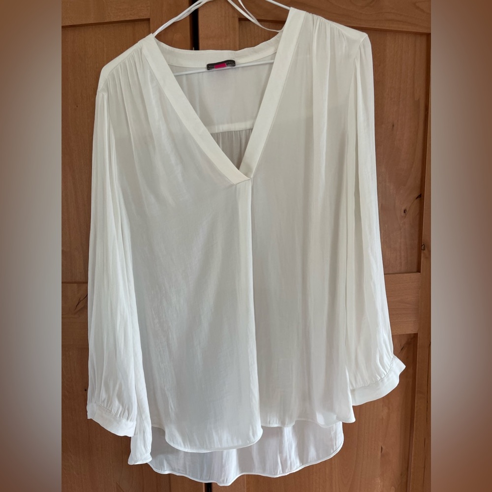 Vince Camuto 3/4 Sleeve V-Neck Blouse